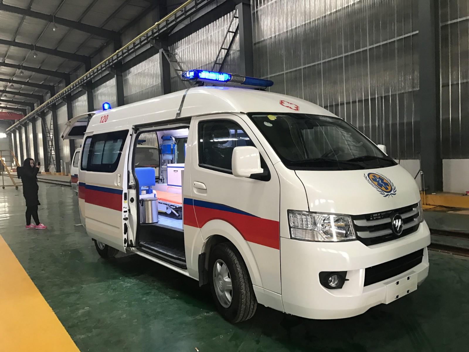 日嘎则救护车转院